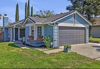 Building Photo - Close to freeway and shopping