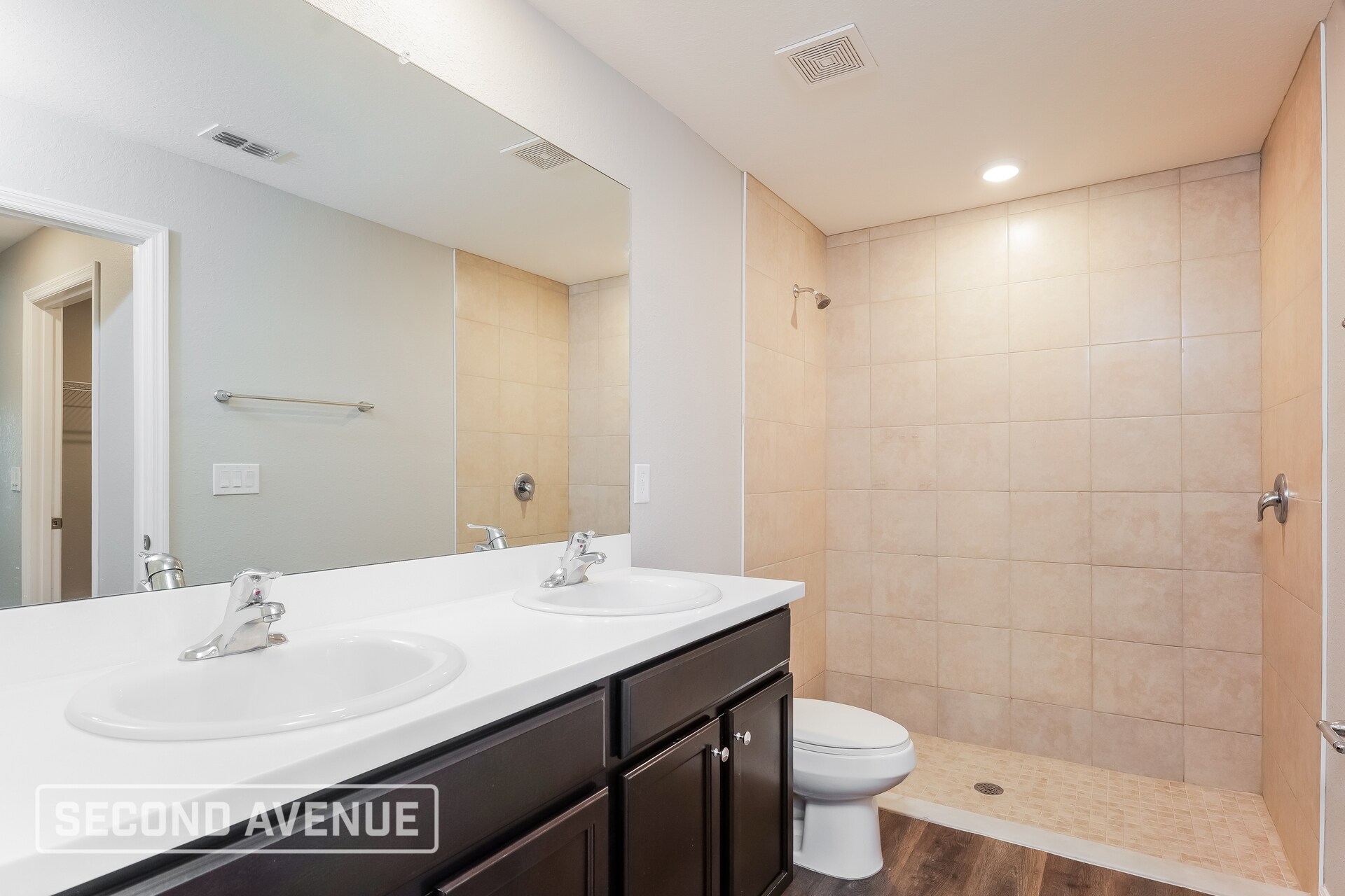 Building Photo - 1423 NE 16th Pl