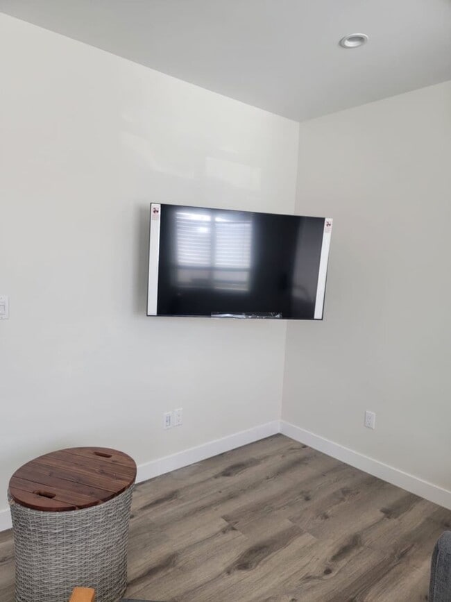 Building Photo - Charming 1-Bedroom ADU in West Hills!