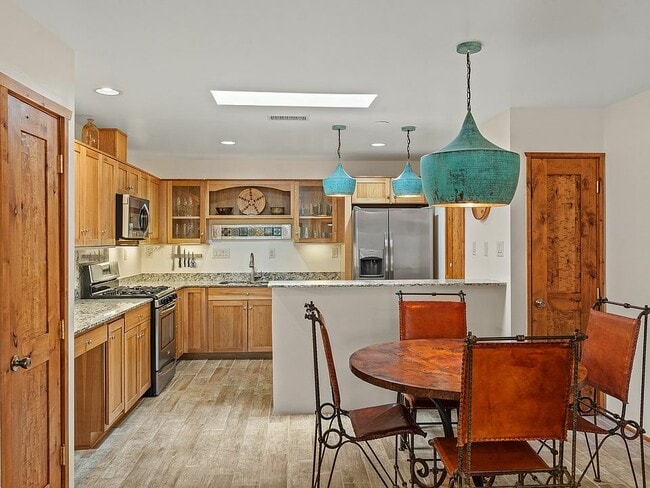 Building Photo - 207 Camino De Los Marquez