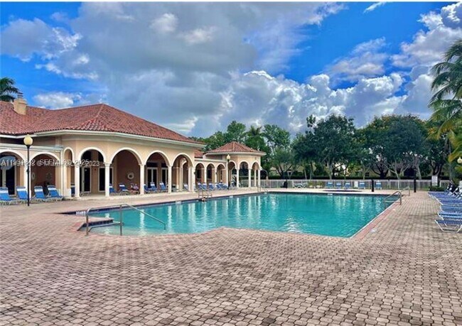 Building Photo - 16972 SW 33rd Ct