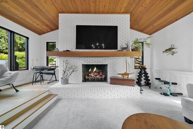 Building Photo - 7320 Peninsula Dr