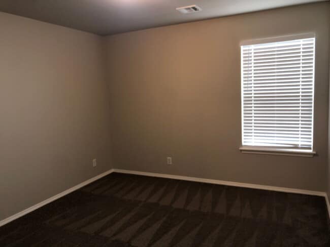 Building Photo - Bixby Schools -  3 Bedroom 2 Bath in The T...