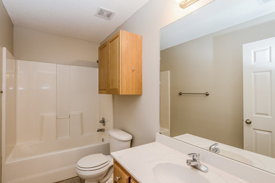 Building Photo - 185 Mossy Springs Dr