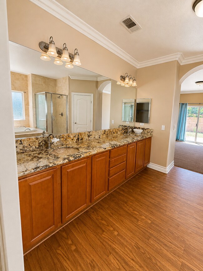 Building Photo - Spacious 3-Bed, 3-Bath + Bonus room as office/den.  Great room - Open Kitchen with island.  Gem i...