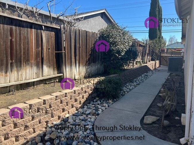 Building Photo - 1784 W Cypress Rd