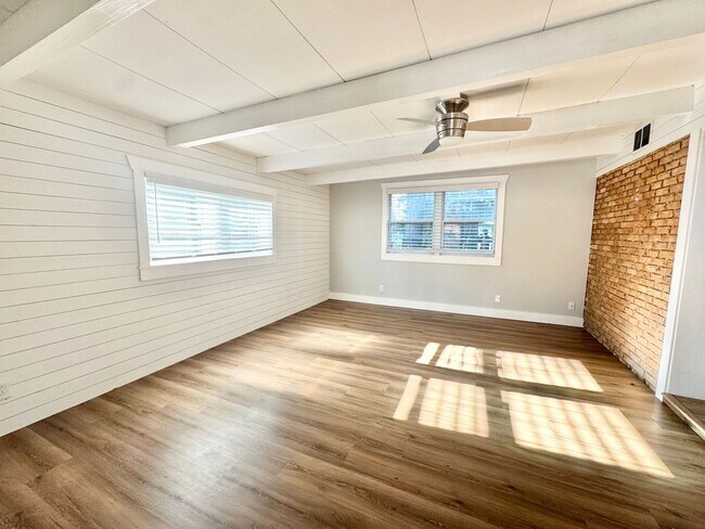 Building Photo - 607 Dyches Dr