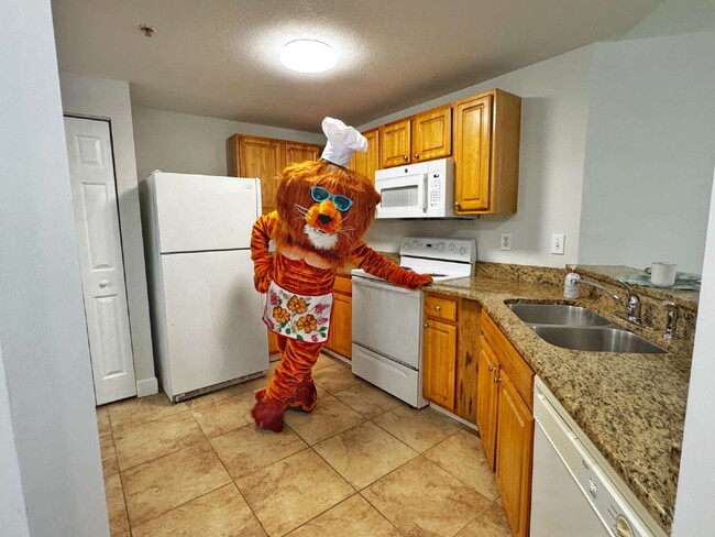Building Photo - Newly Renovated Ground Floor 1 BR/1 BA Condo!