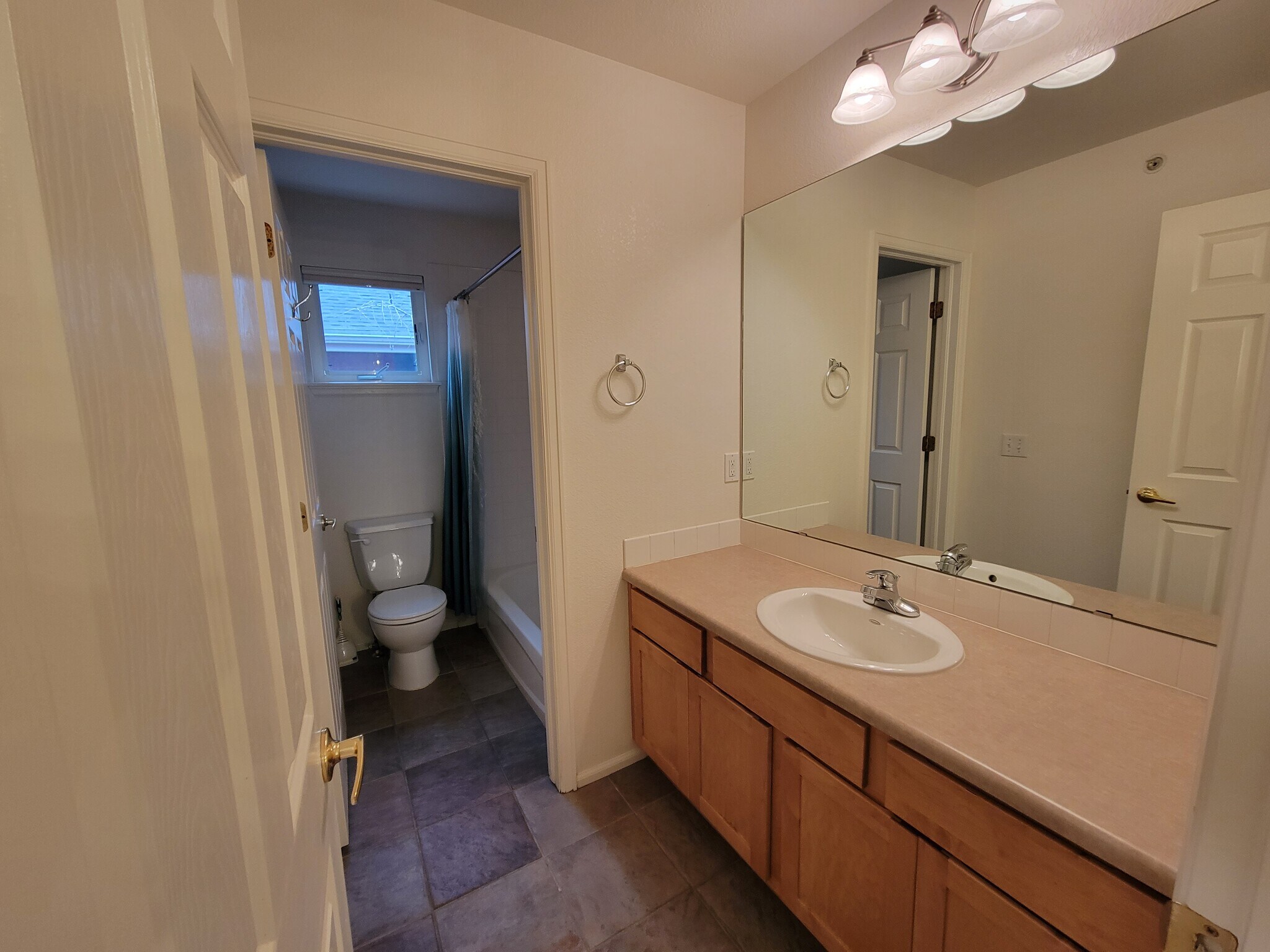 Upstairs Bathroom - 1761 Yellow Pine Ave