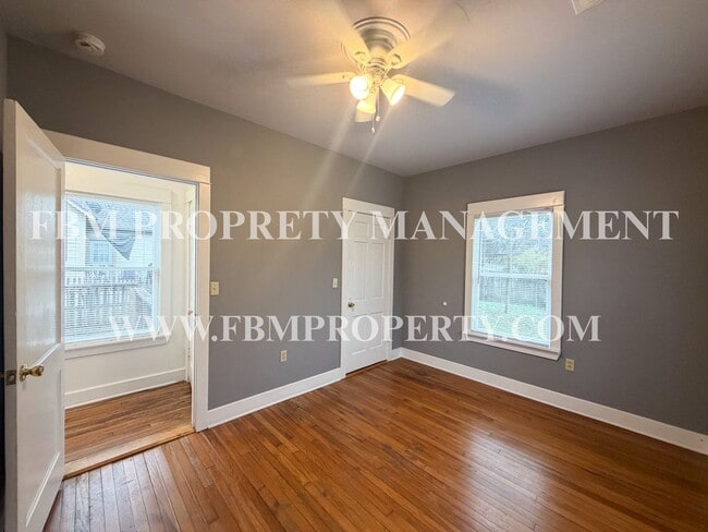 Building Photo - 310 E Parks Ave