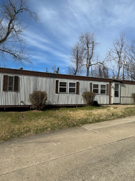 Building Photo - 12 Circle Dr