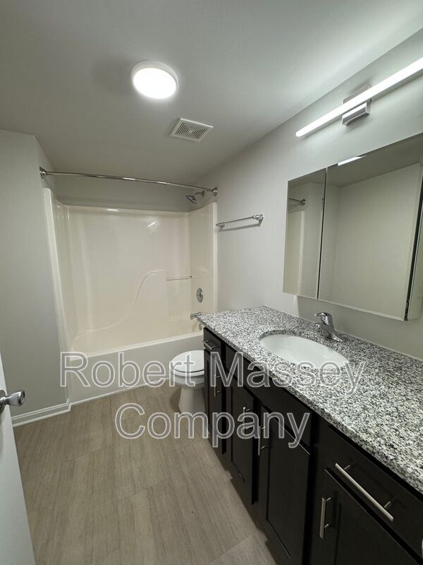 Building Photo - 2745 Grinstead Dr