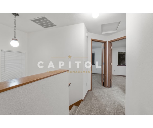 Building Photo - 1404 5th Ave SW