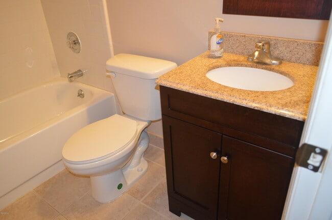 Building Photo - 101 Summer Pl