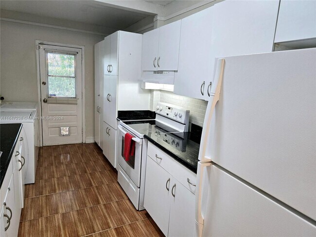 Building Photo - 18441 NE 20th Pl