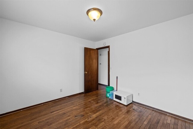 Building Photo - 3557 High Dr