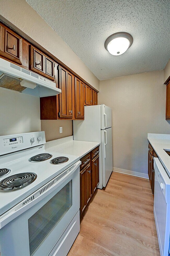 Building Photo - 1215 Oakland Rd NE