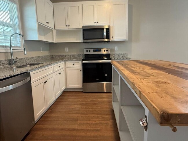 Building Photo - 13 Liberty Highland Dr