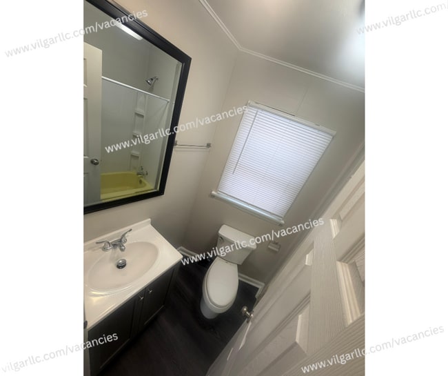 Building Photo - Updated 2-Bedroom • 1-Bathroom Home