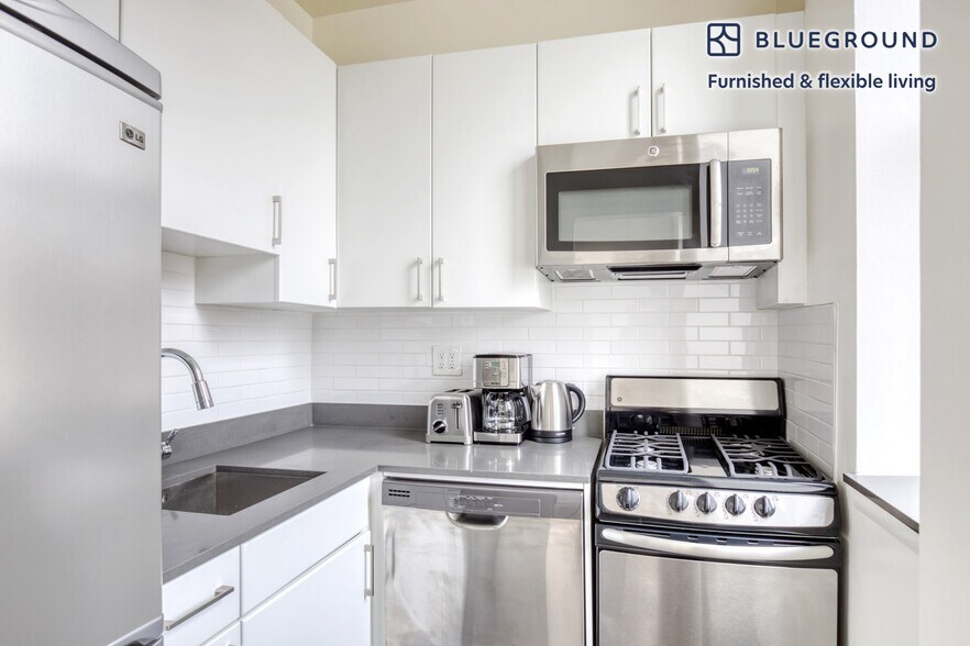 Building Photo - 50 W 77th St