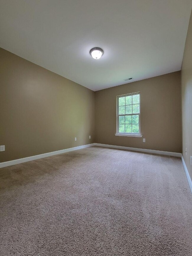Building Photo - 318 Zach Dr