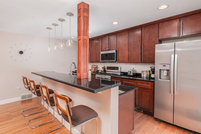 Building Photo - 99 W Circular St