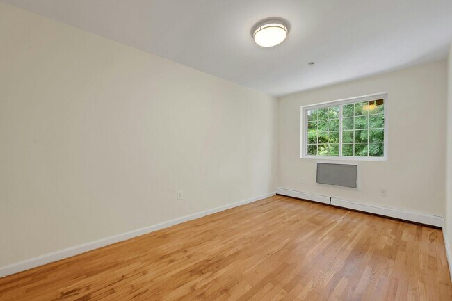 Building Photo - 3313 Rombouts Ave