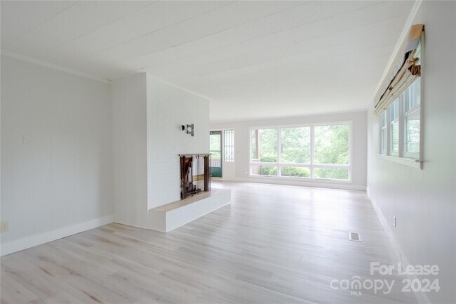 Building Photo - 111 Clement Dr