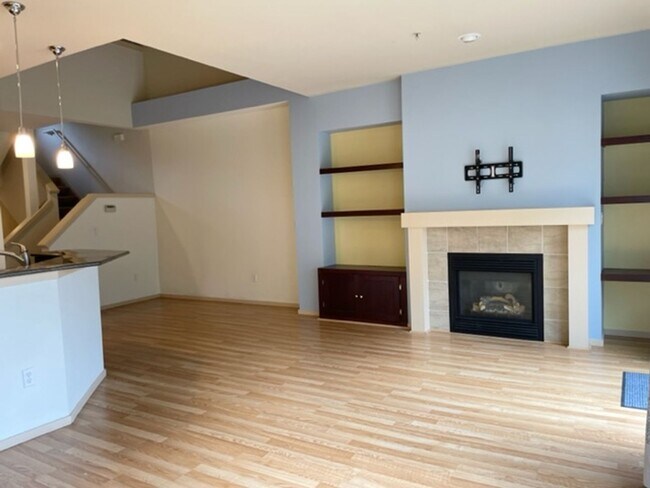 Building Photo - Beautiful 3 Bed 2.5 Bath Townhome in Talus, Issaquah