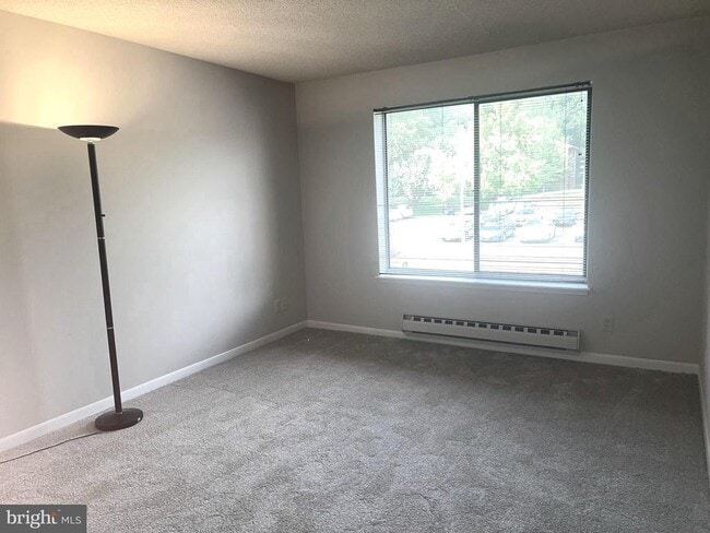 Building Photo - 15300 Beaverbrook Ct