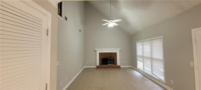 Building Photo - 618 8 Point Ct