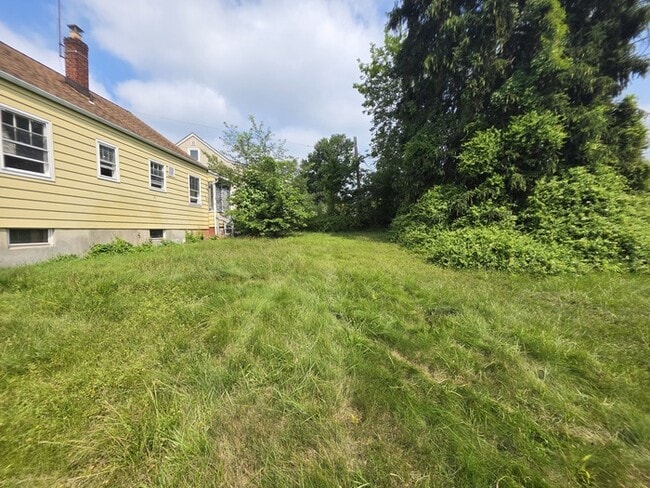 Building Photo - 40 Highview Dr