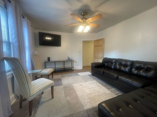 Building Photo - 9611 3rd View St