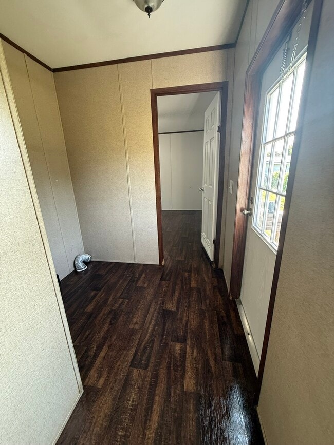 Building Photo - 207 Juniper Rd