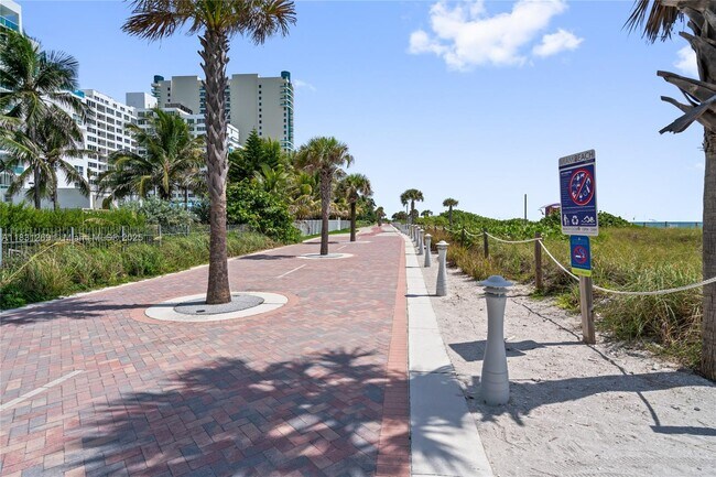 Building Photo - 4925 Collins Ave