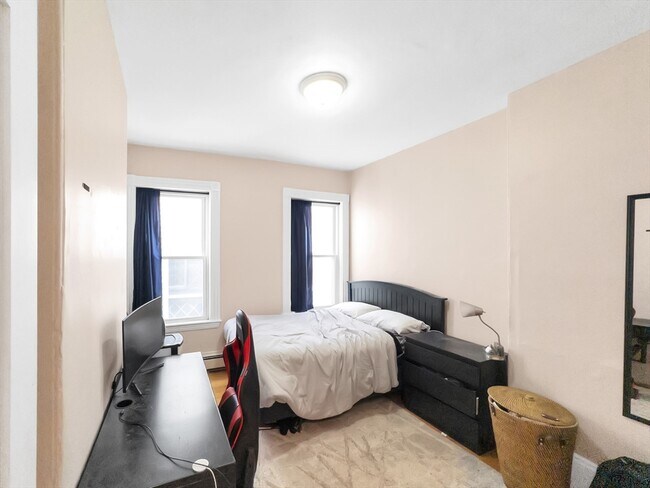 Building Photo - 32 Fisher Ave