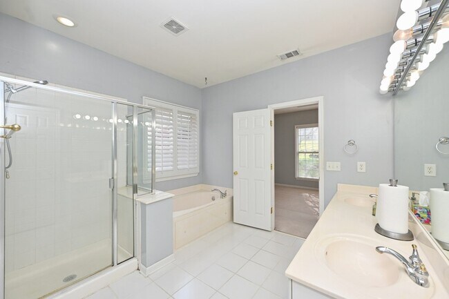 Building Photo - 1527 Gesshe Ct