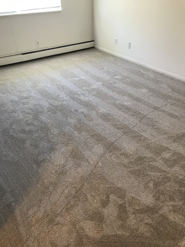 Building Photo - 105 NW College Ave