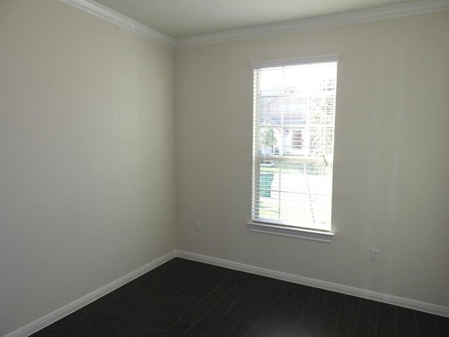 Building Photo - 9903 Quercia Dr