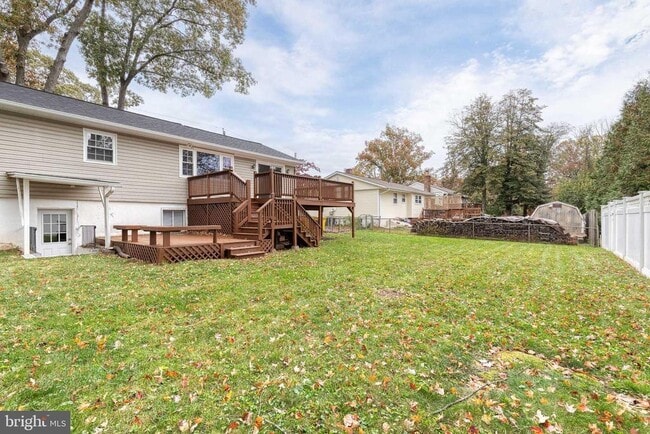 Building Photo - 617 Oak Ln