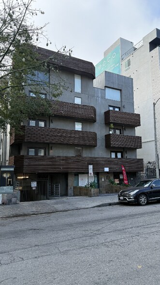 Building Photo - 7044 Hawthorn Ave