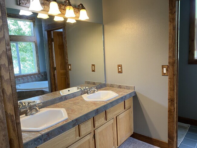 Building Photo - "Spacious 4-Bedroom Retreat with 3 Full Ba...