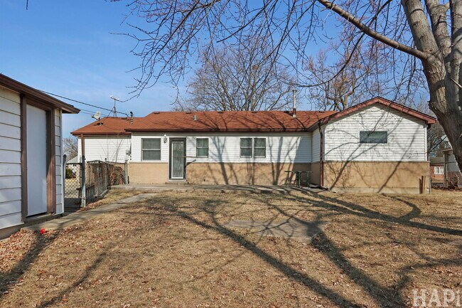 Building Photo - 75 Carthage Ln