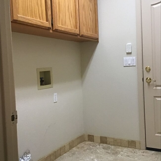 Building Photo - 4 Bedroom 2 Bath Home in Yuba City