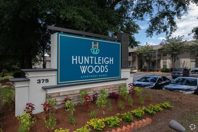 Building Photo - Huntleigh Woods