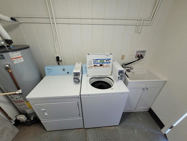 Building Photo - 350 Los Altos Dr