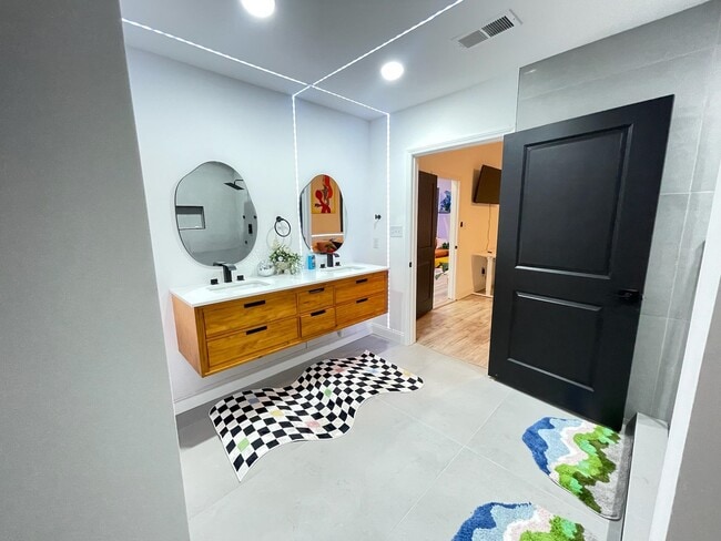 Building Photo - 1726 Vesey Ave