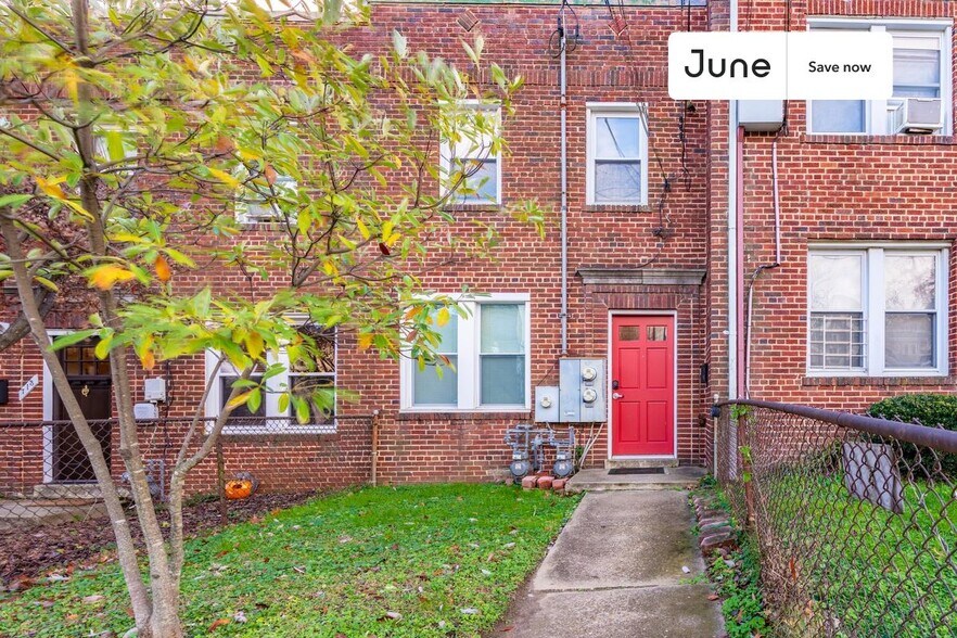 Building Photo - 711 Kearny St NE