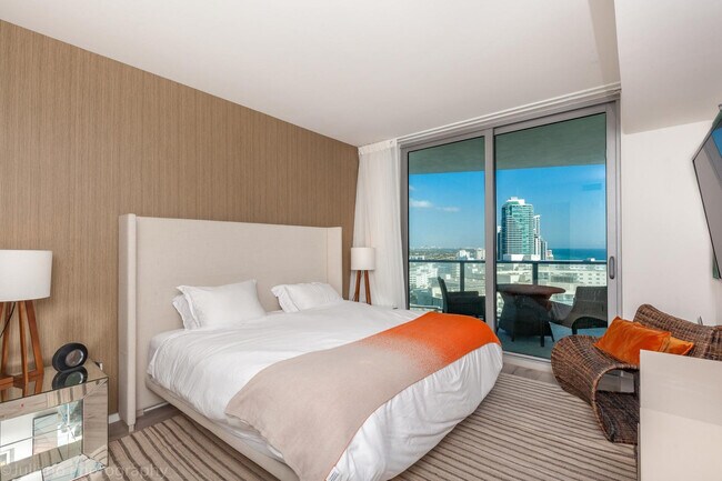Building Photo - 4011 S Ocean Dr