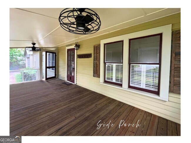 Building Photo - 208 Bartlett St